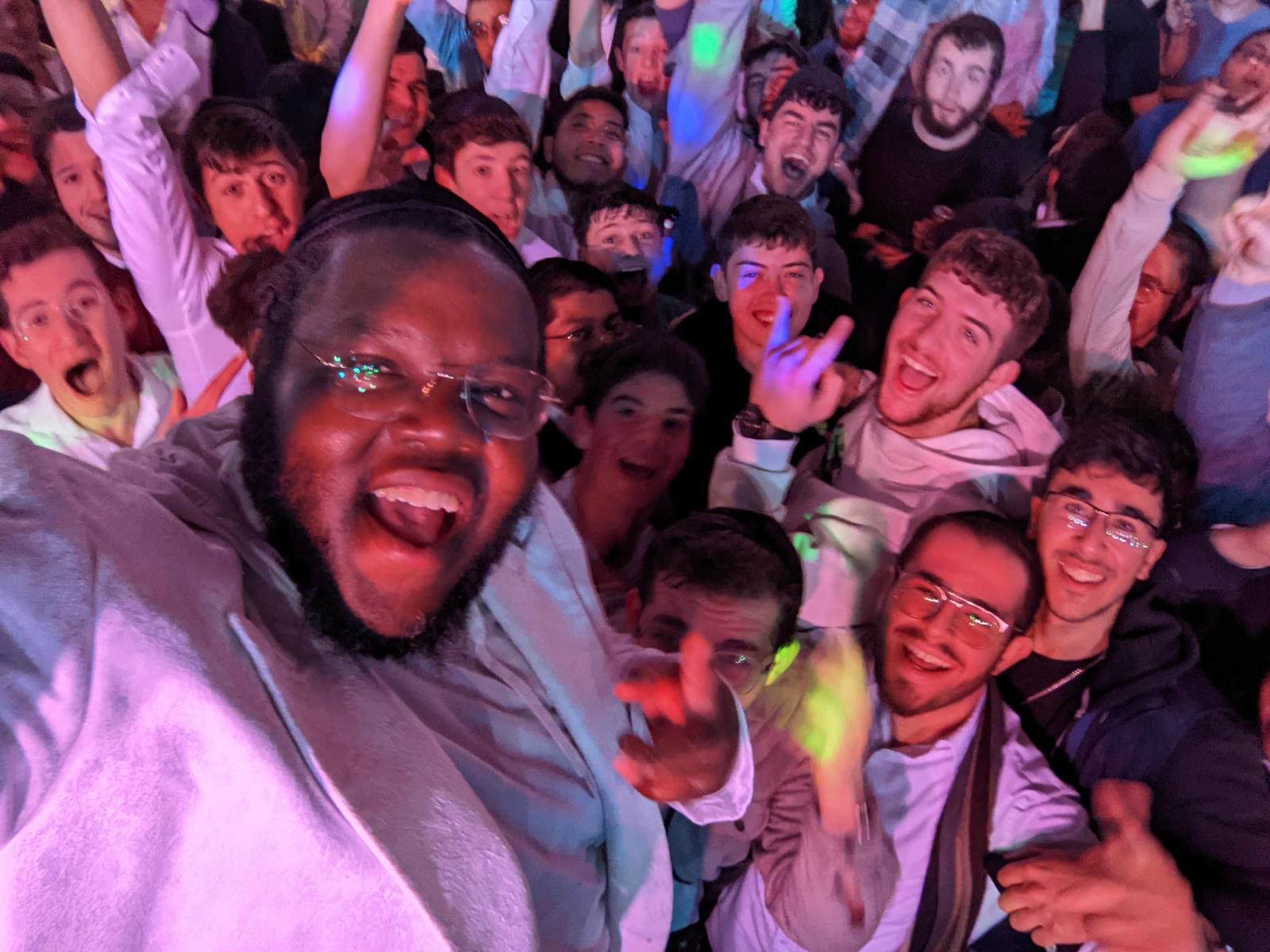 Talmidim celebrating together on the dance floor