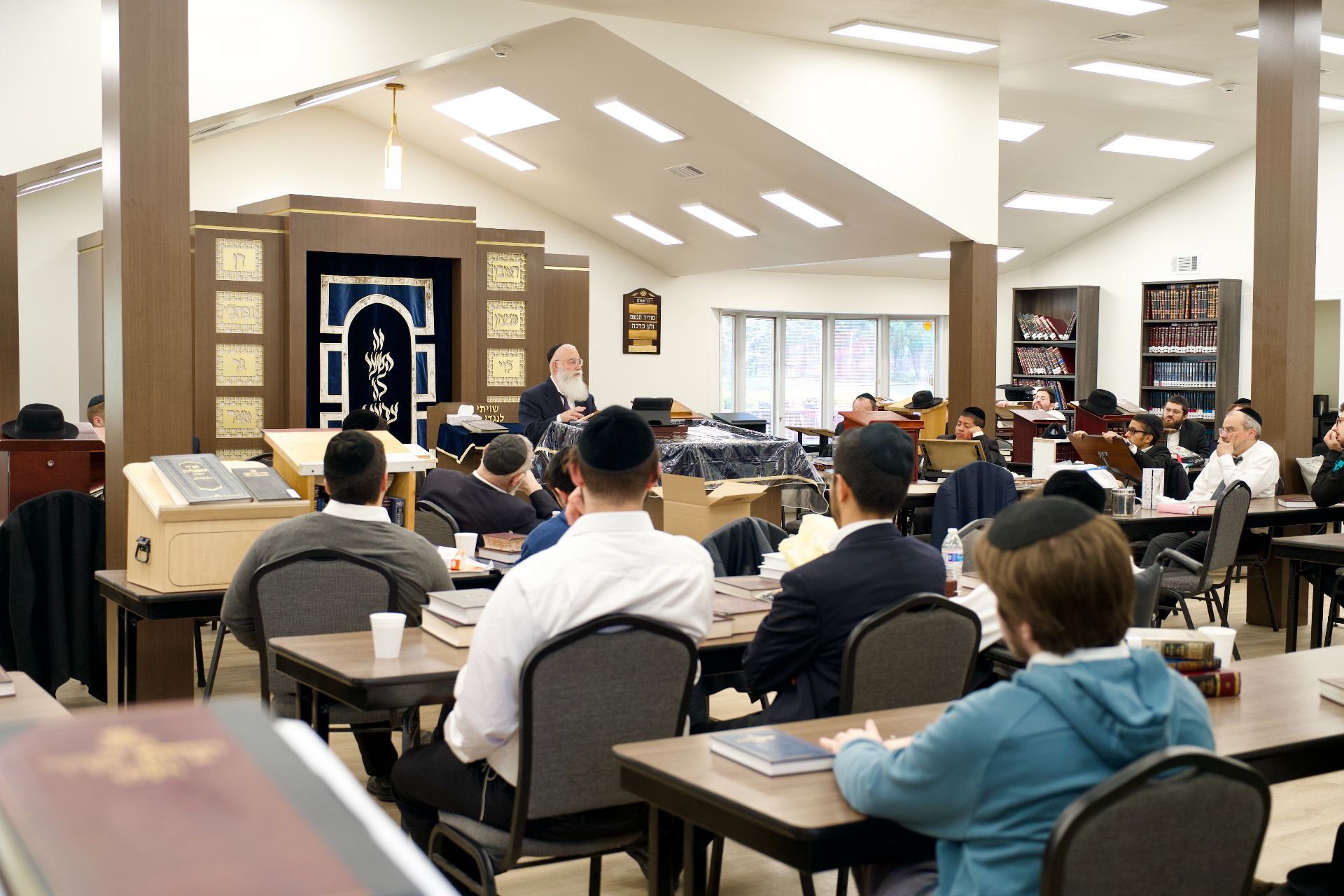 Talmidim listening to a shmooze in the Toras Dovid Beis Medrash